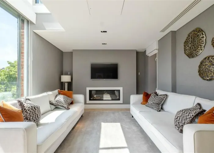 Lux, Large Central Mayfair Location Flat