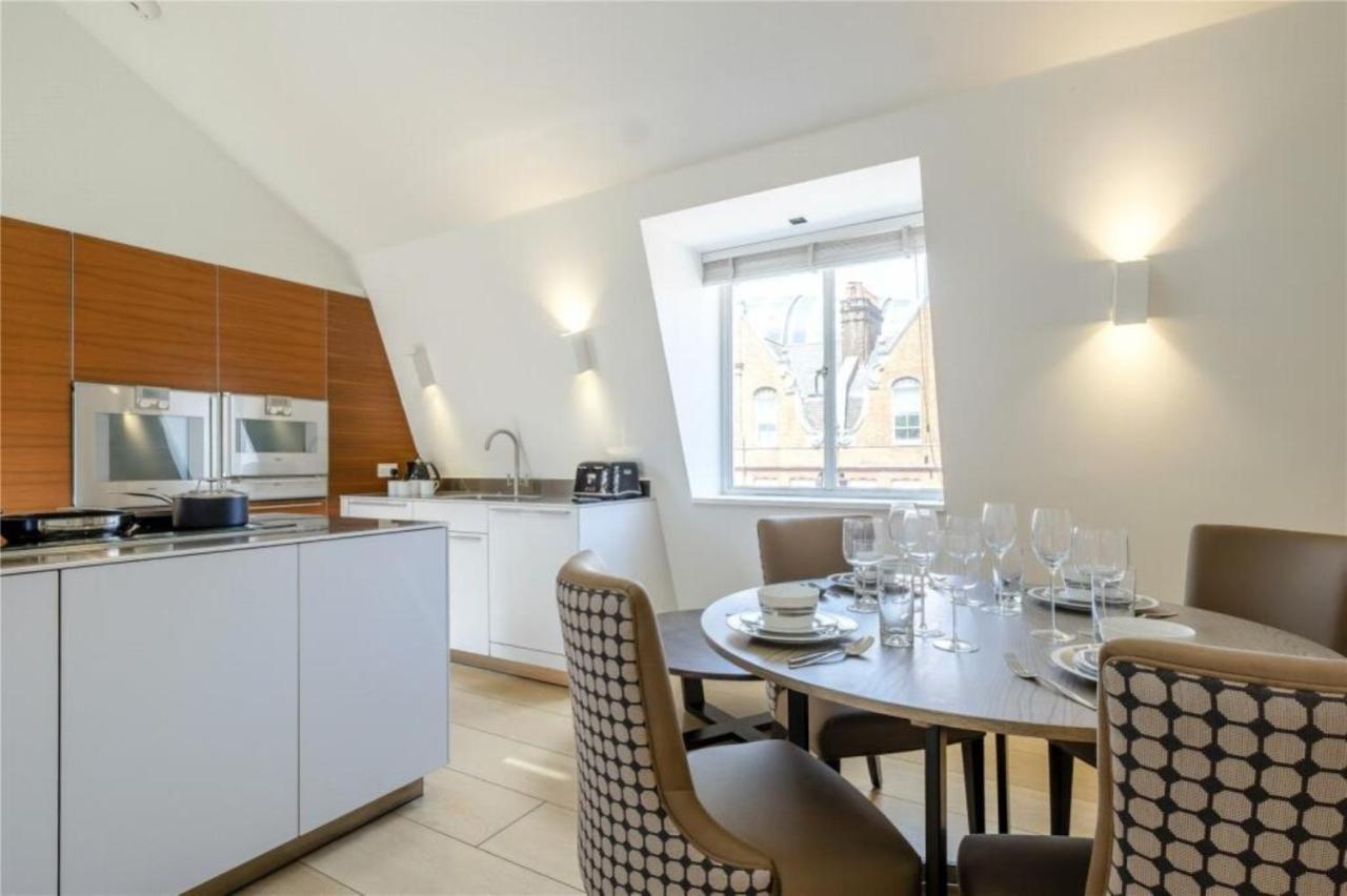 Lux, Large Central Mayfair Location Flat * Londra