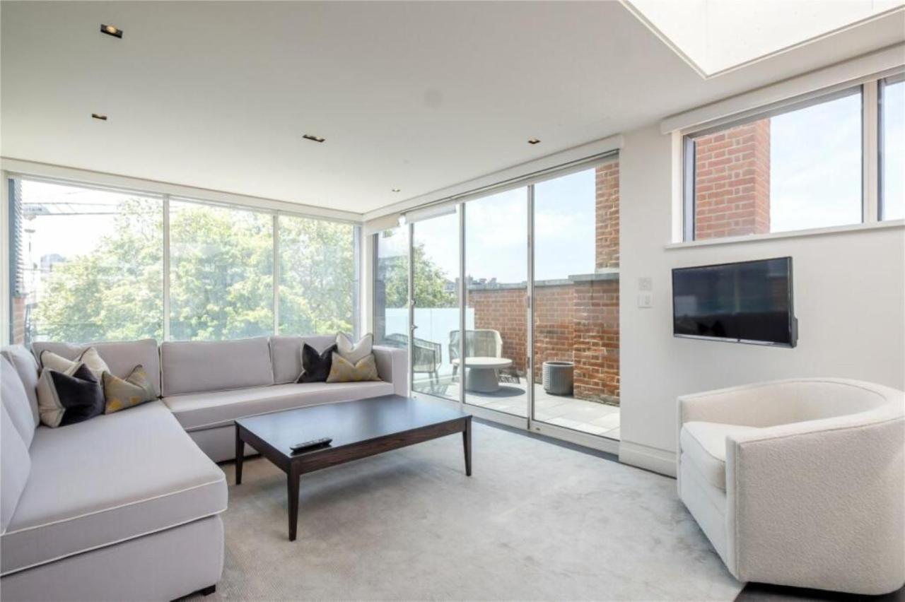 Lux, Large Central Mayfair Location Flat Londra