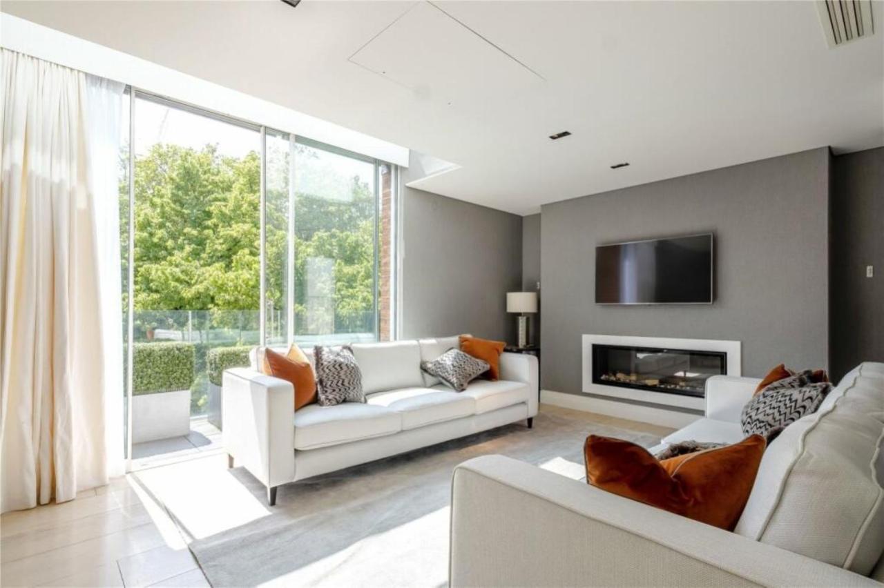 Lux, Large Central Mayfair Location Flat Londra